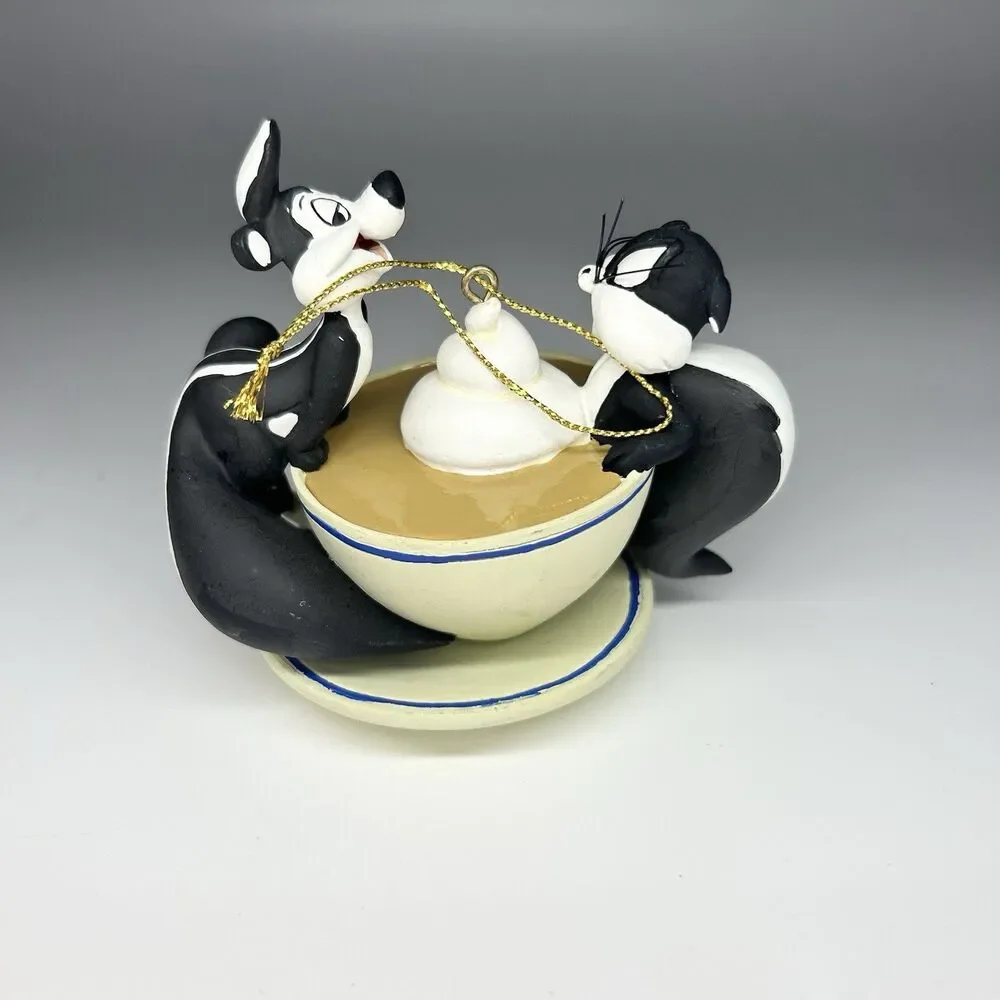 Looney Tunes Warner Bro Christmas Tree Ornament/Pepe Le Pew/Love You a Latte/Box